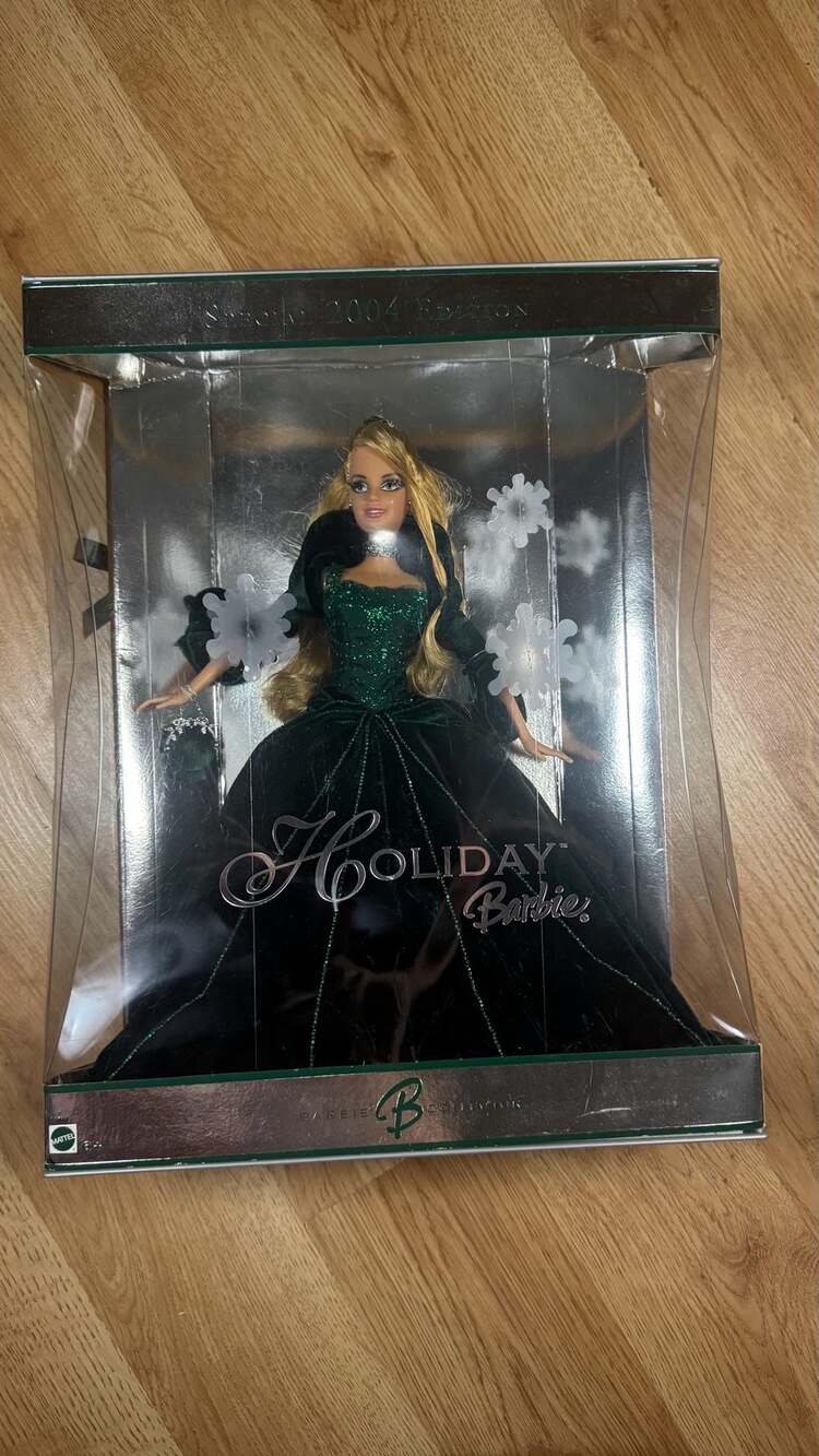 Mattel Special 2004 Edition Holiday Barbie Doll Green Velvet Gown new in box